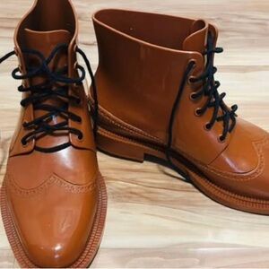 Melissa water resistant boots 
Size: 6.5-7.0 ( BRA : 36) 
Used like new